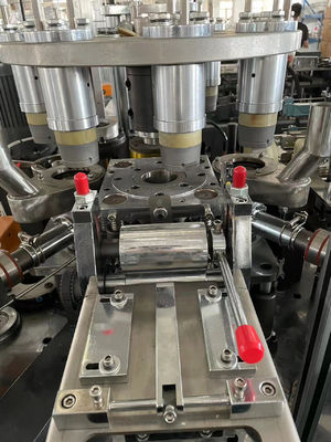 Τροφείο 6.5kw Μηχανή σχηματισμού χαρτιού 100-110pcs/min Πλήρως αυτόματη με τάση 380V/220V 50Hz/60Hz