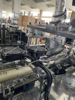Μεγάλη ταχύτητα 6.5kw συσκευή κατασκευής φλιτζάνων χάρτινης μιας χρήσης για την παραγωγή φλιτζάνων τσαγιού σε εξωτερικό μέγεθος 2100*1250*2000mm